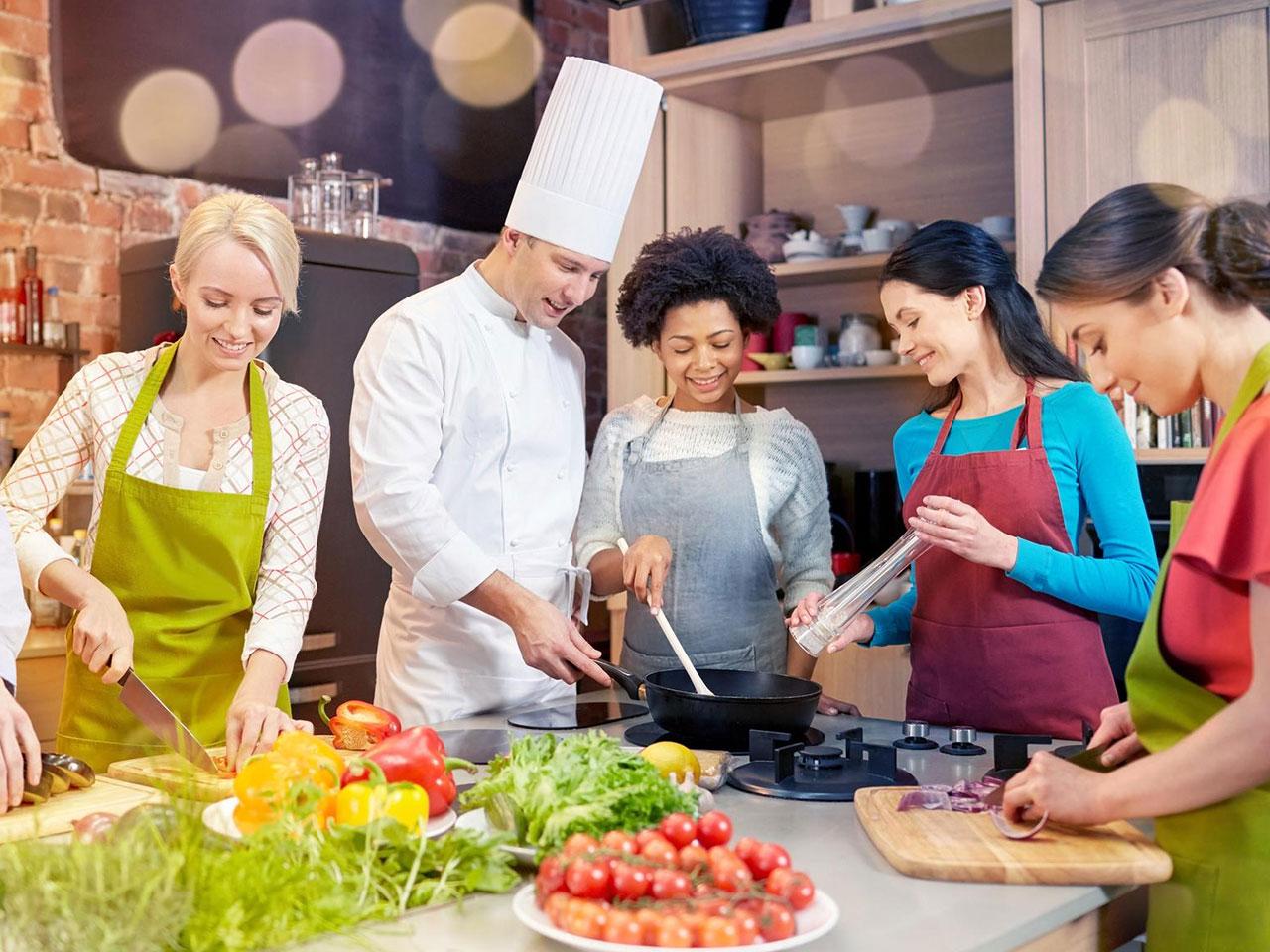 Muscat: Market Tour and Cooking Class with Lunch