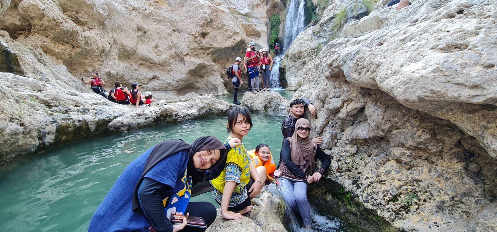From Muscat: Tour to Wadi Tiwi, Fins Beach & Bimmah Sinkhole 2