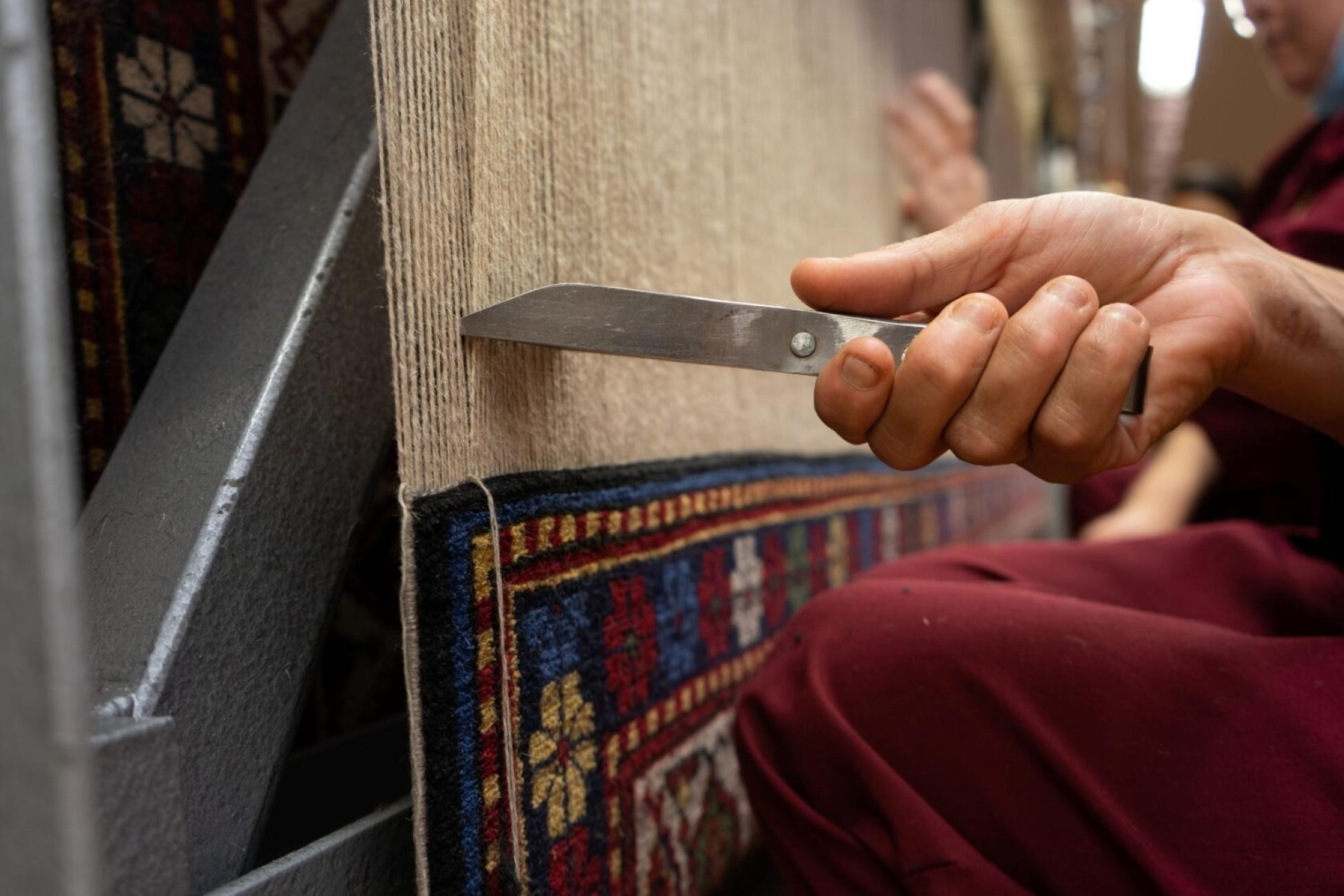 Baku: Traditional Carpet Weaving Experience with Mini Carpet Gift 3