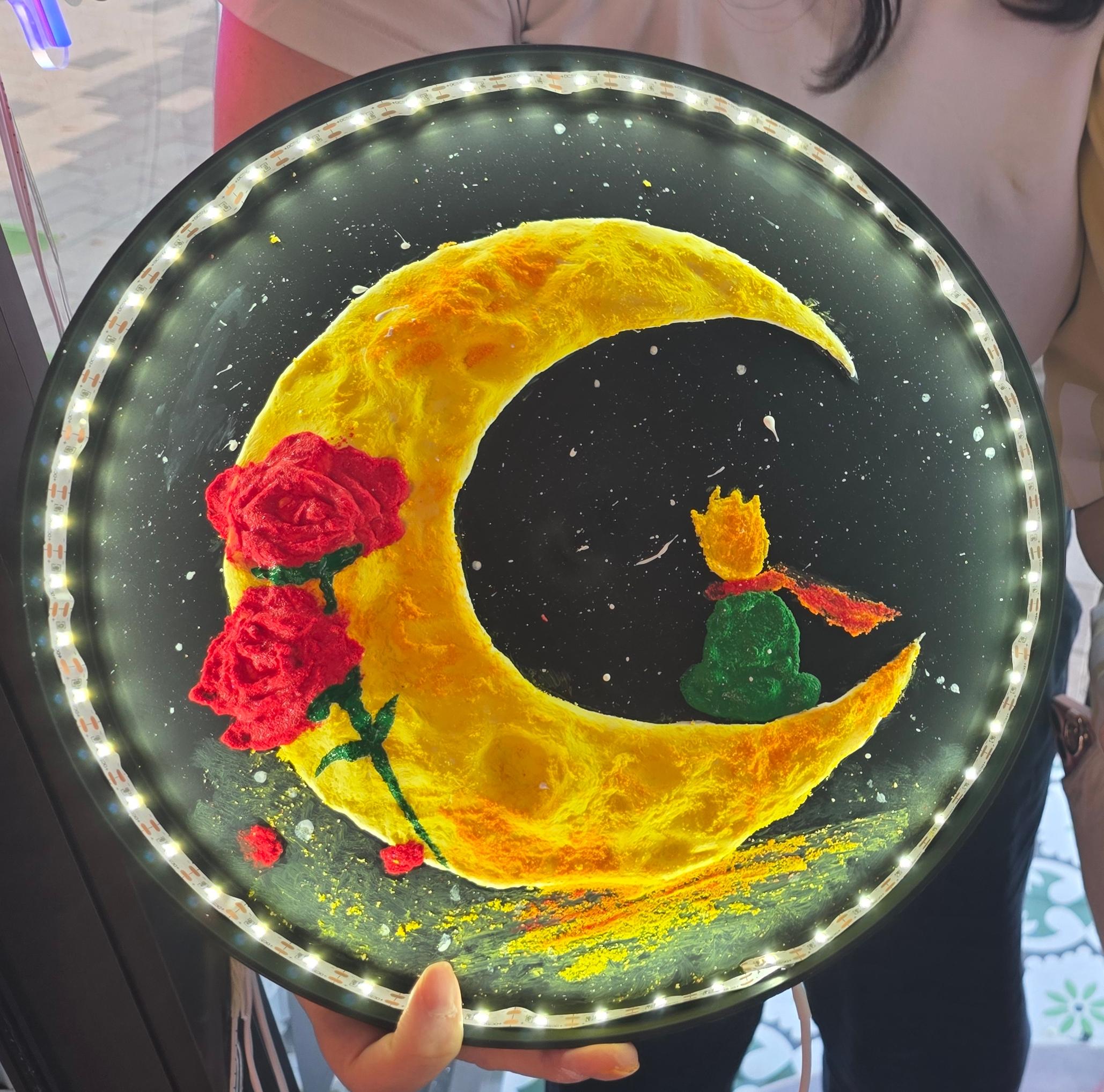Hong Kong: Moon Lamp and Textured Art Workshop