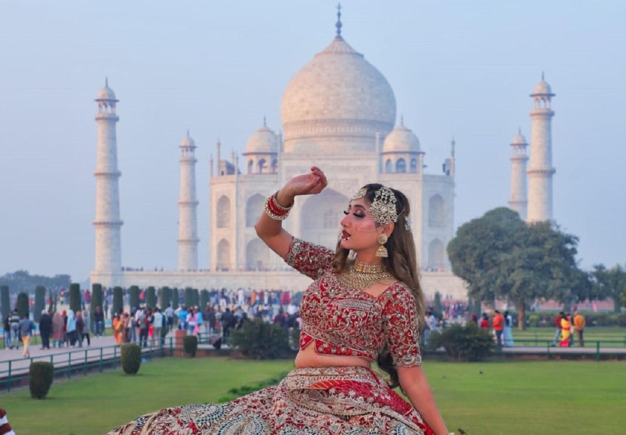 Agra: Taj Mahal Tour with Professional Photoshoot