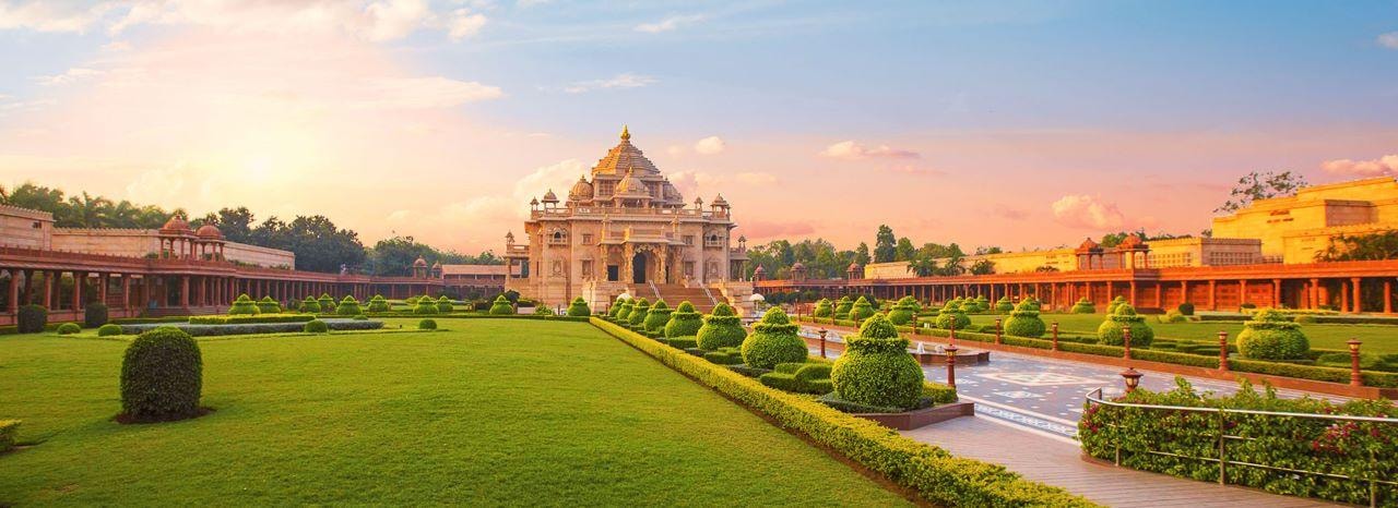 Delhi: Akshardham Temple Tour and Musical Fountain Show 3