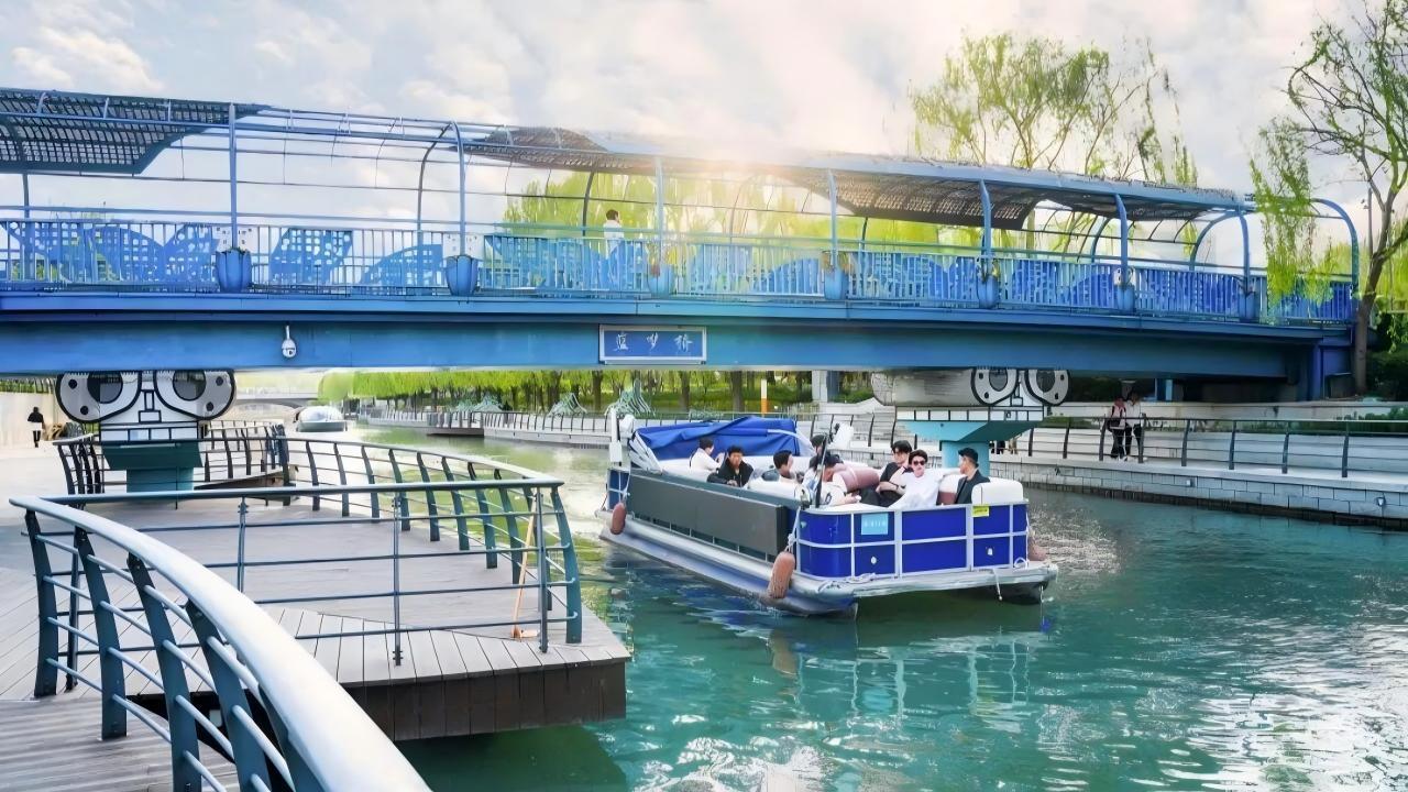 Beijing: Liangma River Cruise (Day or Night Cruise) 3