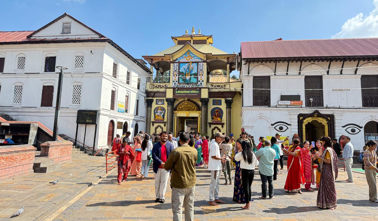 Kathmandu: Pashupatinath and Bouddhanath Evening Tour 3