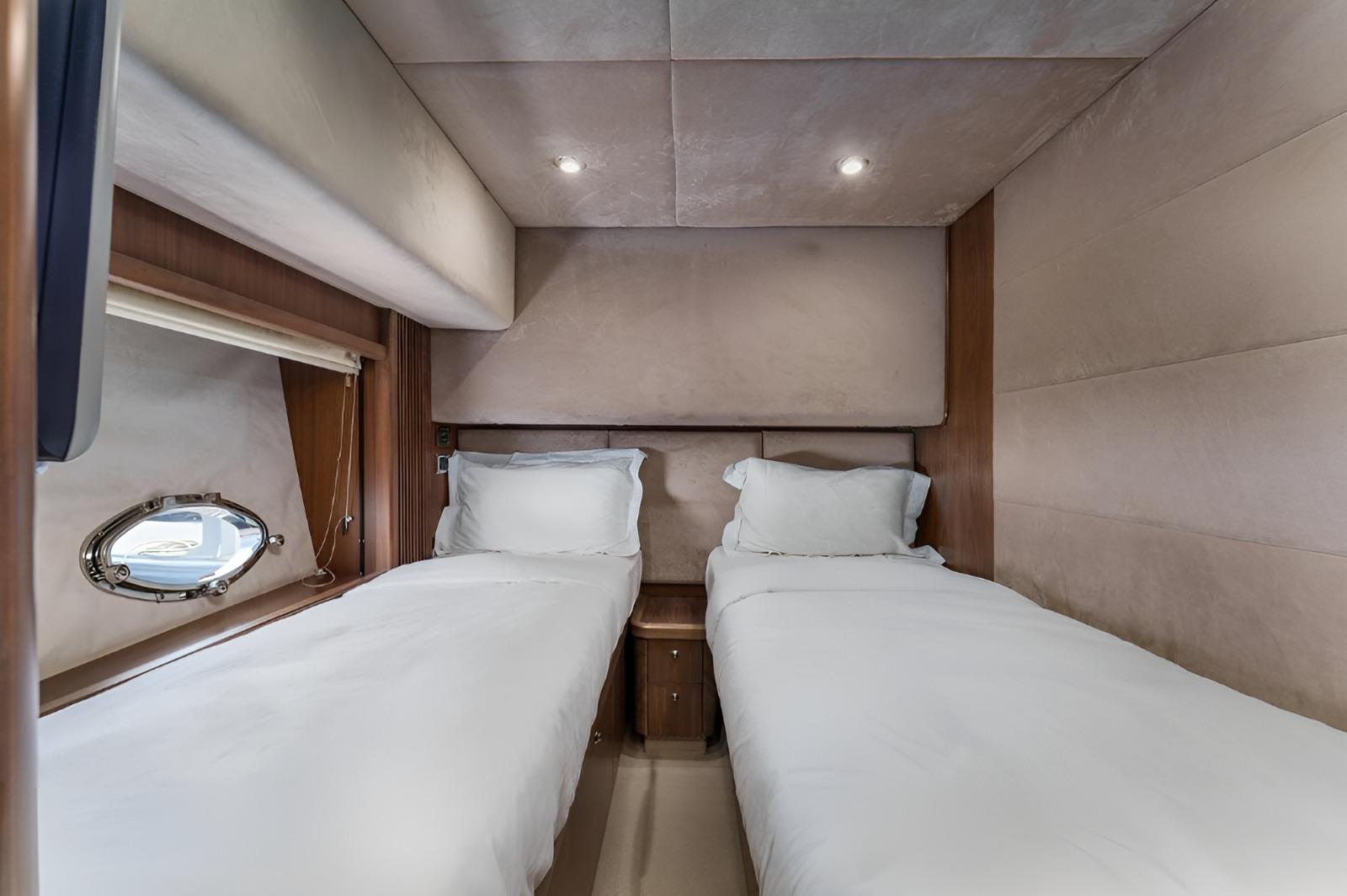 Ultra Luxury 2 hrs Private 84-Foot Sunseeker Yacht Charter 2