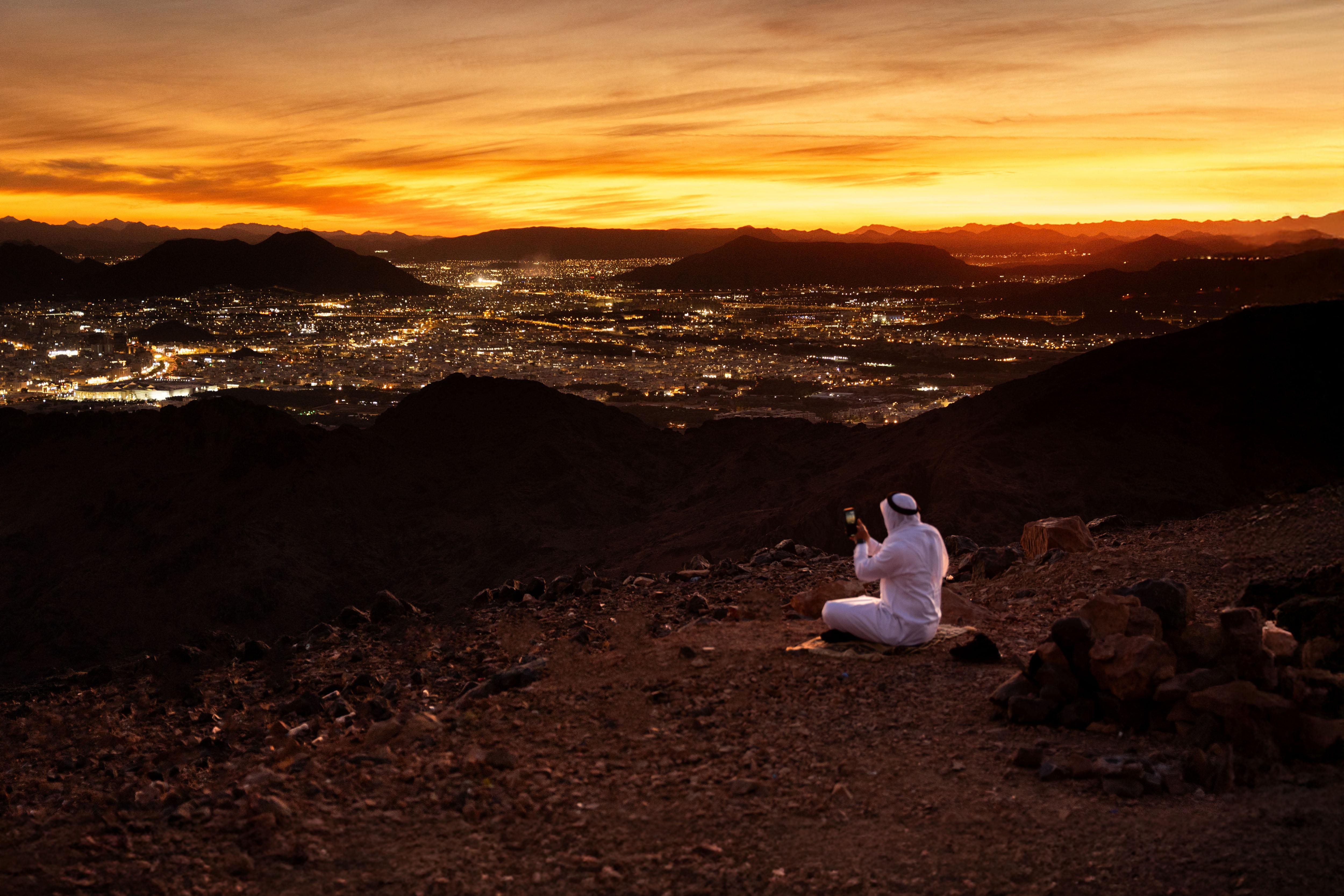 Guided Madinah Ziyarah: Sacred Heritage Half-Day Experience 3