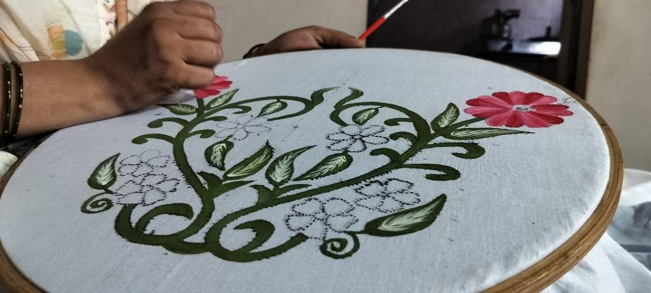 Agra: Colorful Fabric Painting Workshop in a Local Home 3