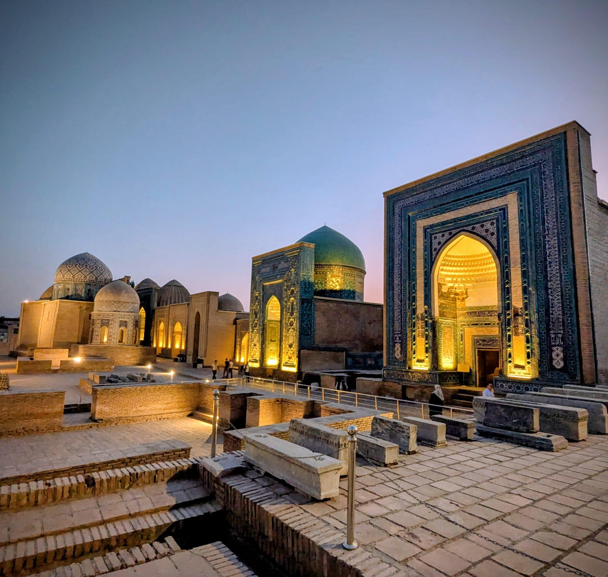 Samarkand: Private Night Tour with Transportation and Spanish-Speaking Live Guide