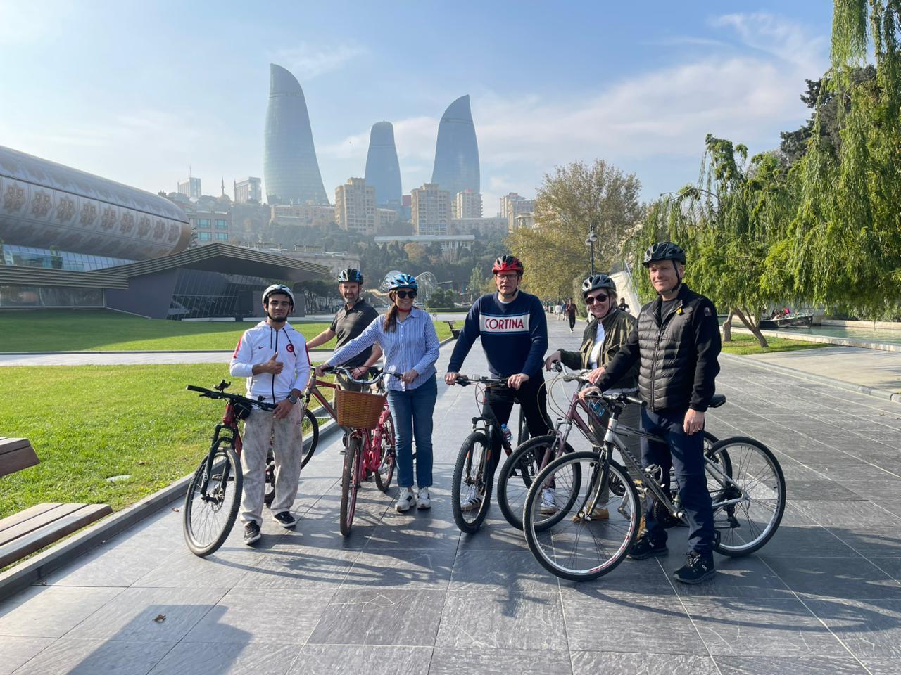 Baku: Guided City Bike Tour