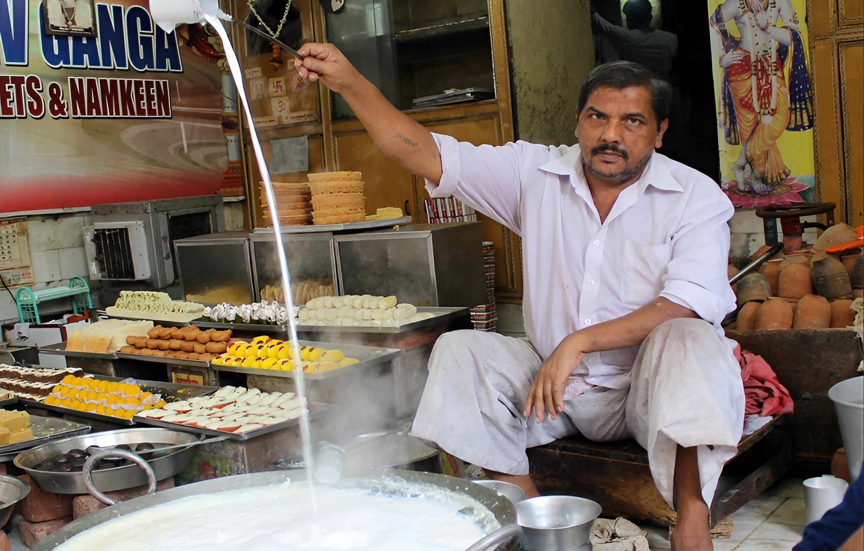 Agra: Street Food, Spice Bazaars Walking Tour & Tuk-tuk Ride 3