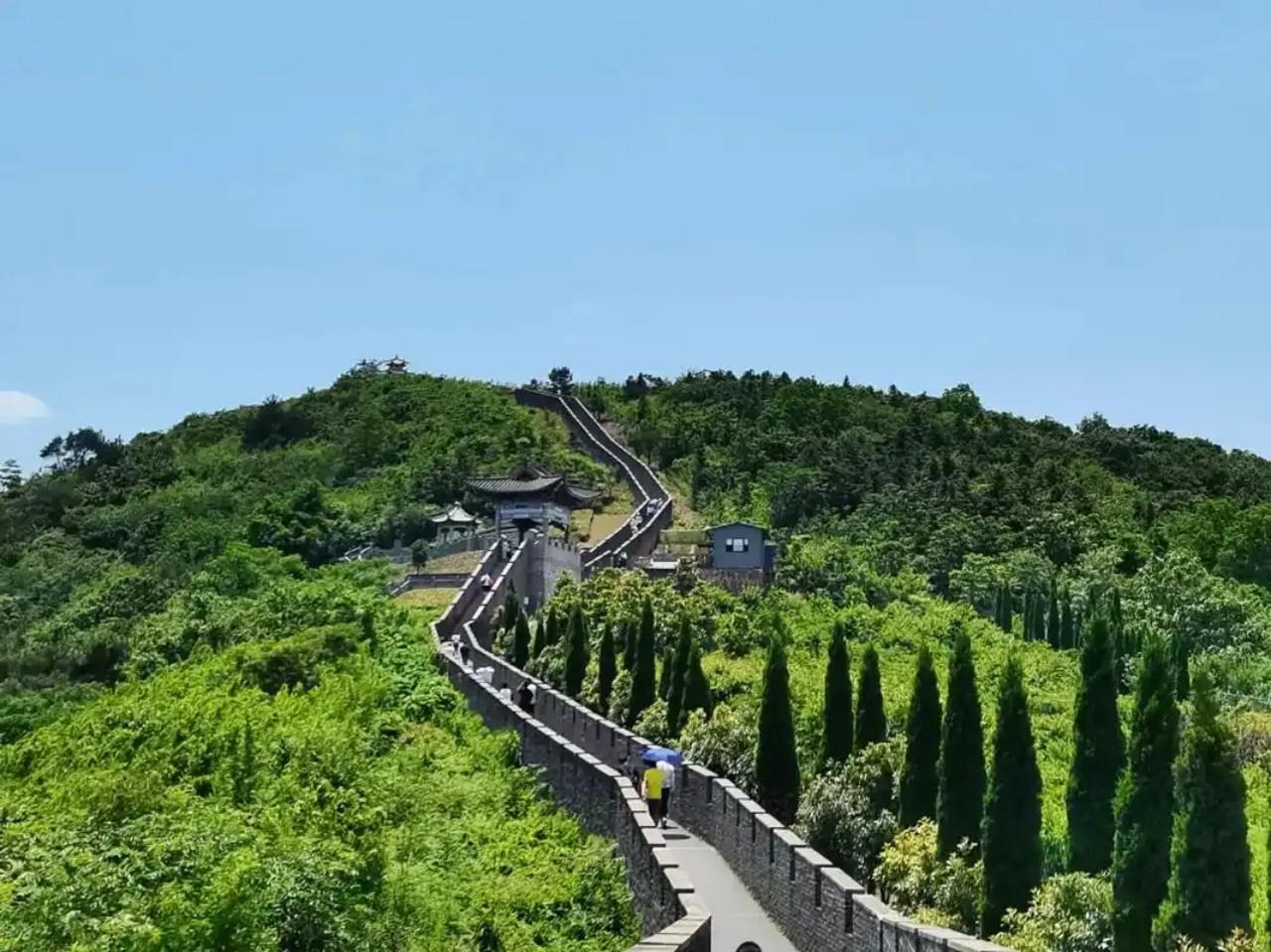 Shanghai: Yixing Little Great Wall Hike with Temple Visit 3