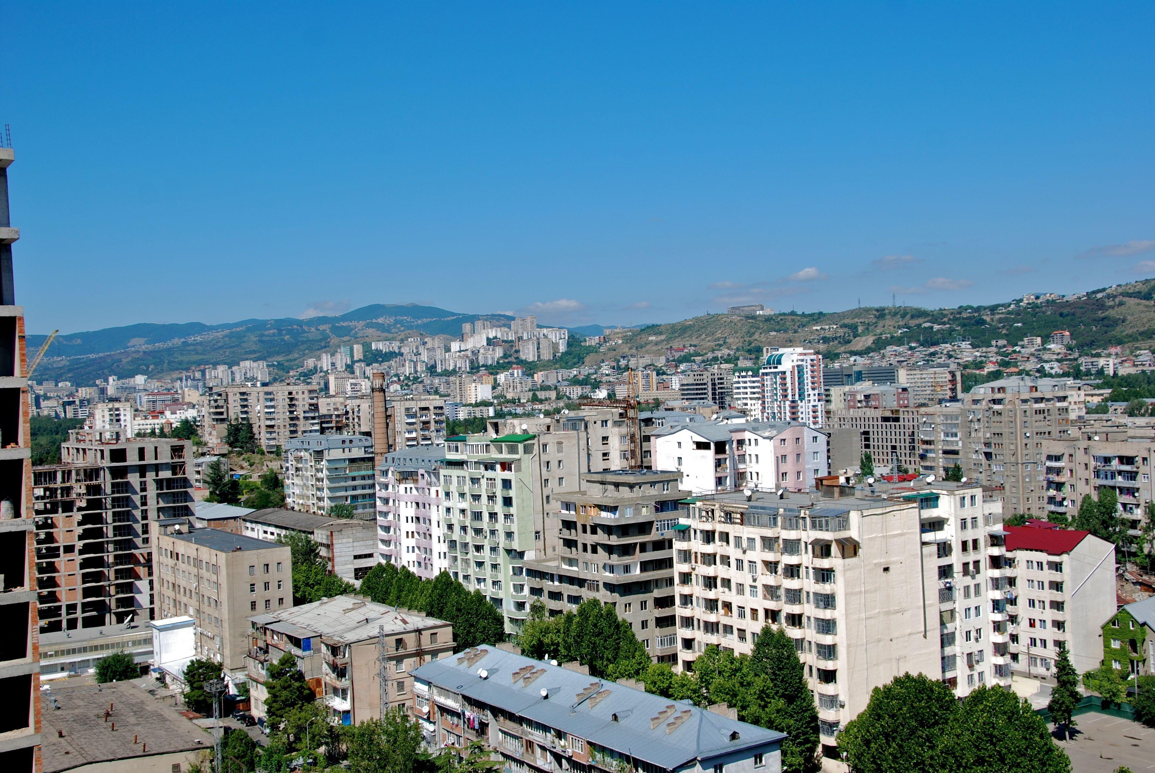 Tbilisi: Modern vs. Forgotten Neighbourhoods Urban Tour