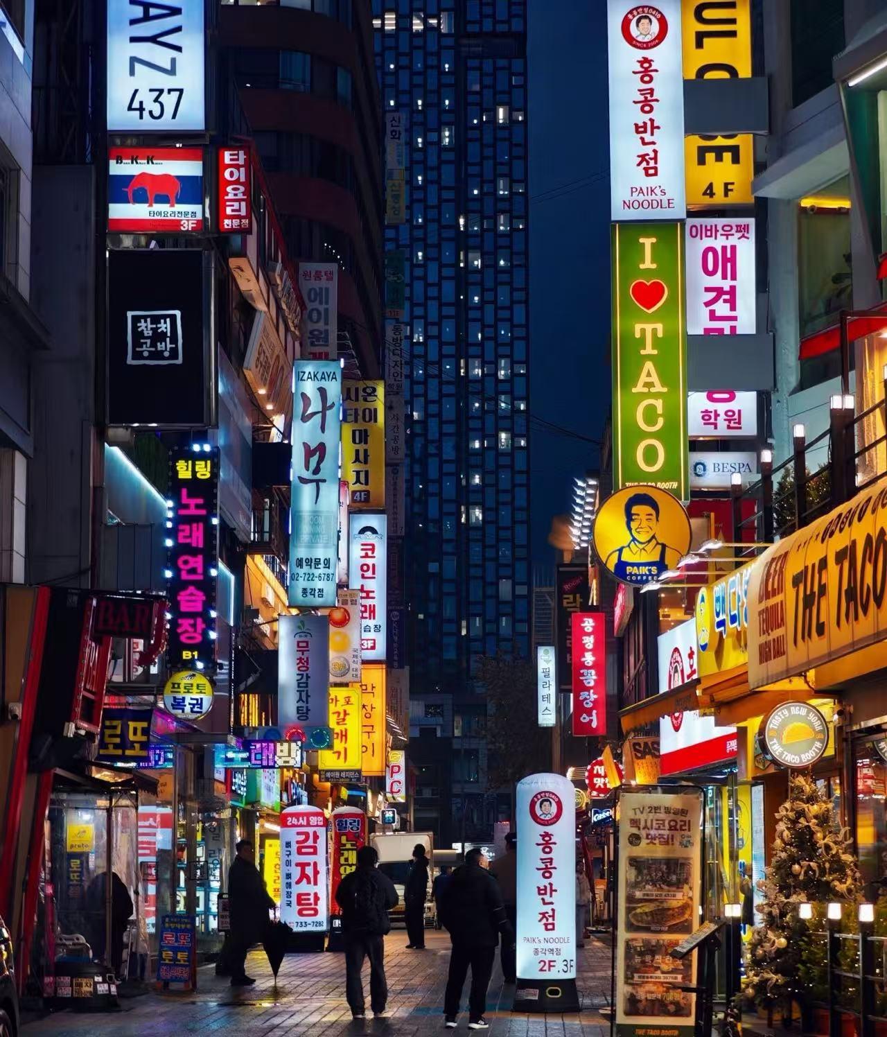 Seoul: Small Group Trendy Tour Hongdae &COEX【CHINESE Driver】 2