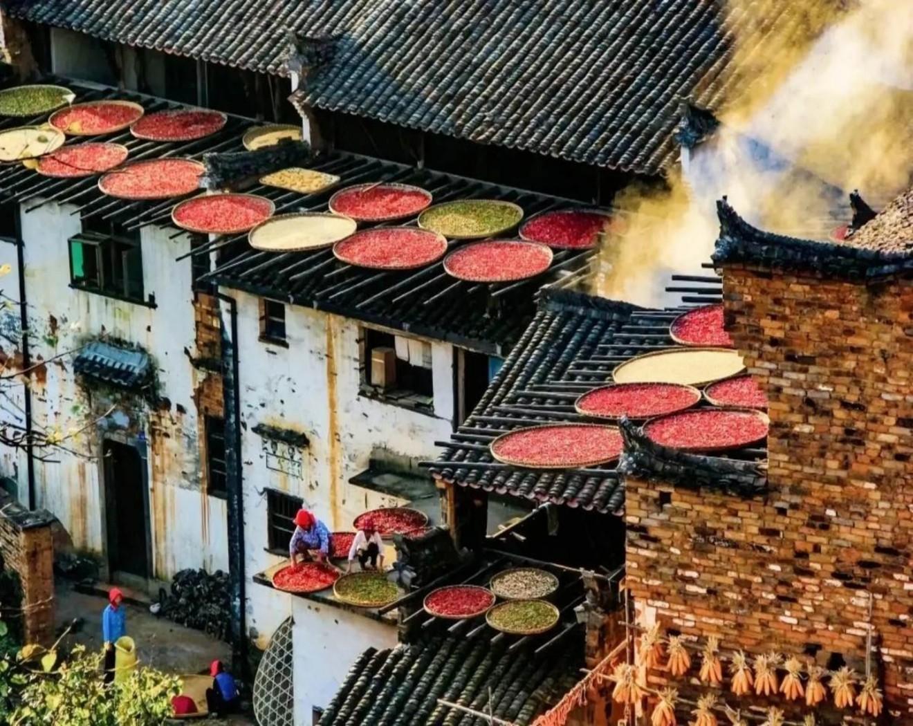 Shanghai: Wuyuan Scenic Area & Wunvzhou Magical 2-Day Trip 2