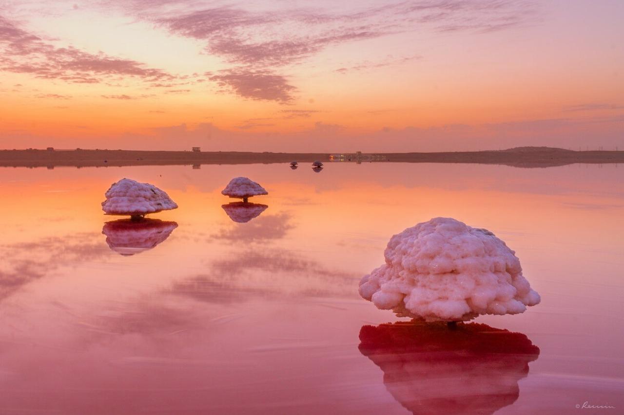From Baku: Candy Cane, Pink Lake, Beshbarmag & Caviar Tour 2