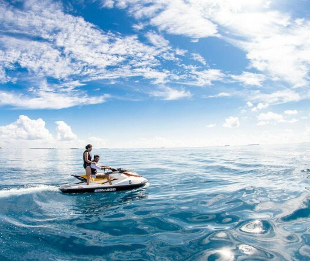 Qatar Guided Jet Ski with Local Guide, Drinks & Photo Stop