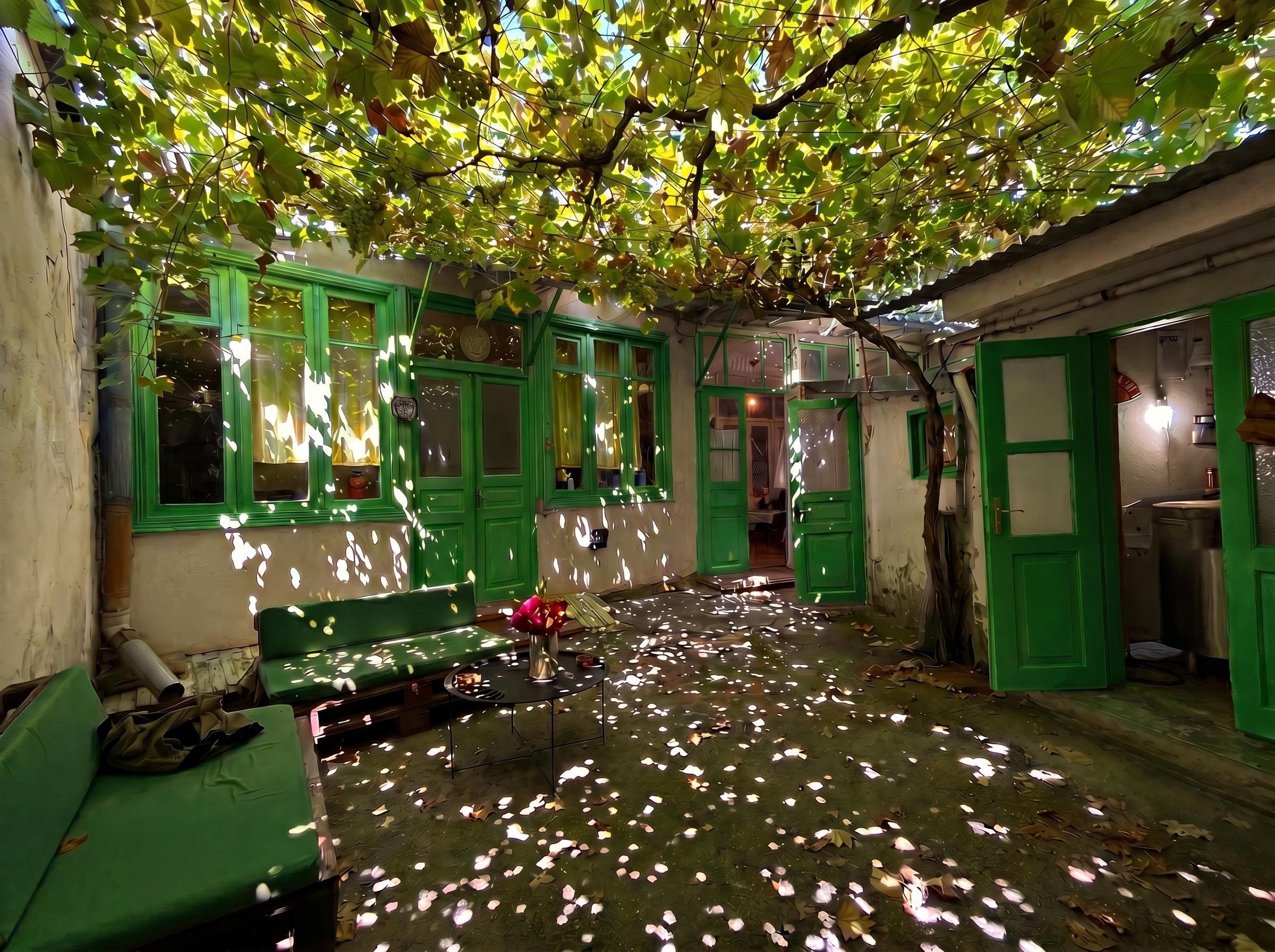Tbilisi: Kvevri Painting Workshop with Wine Tasting 3