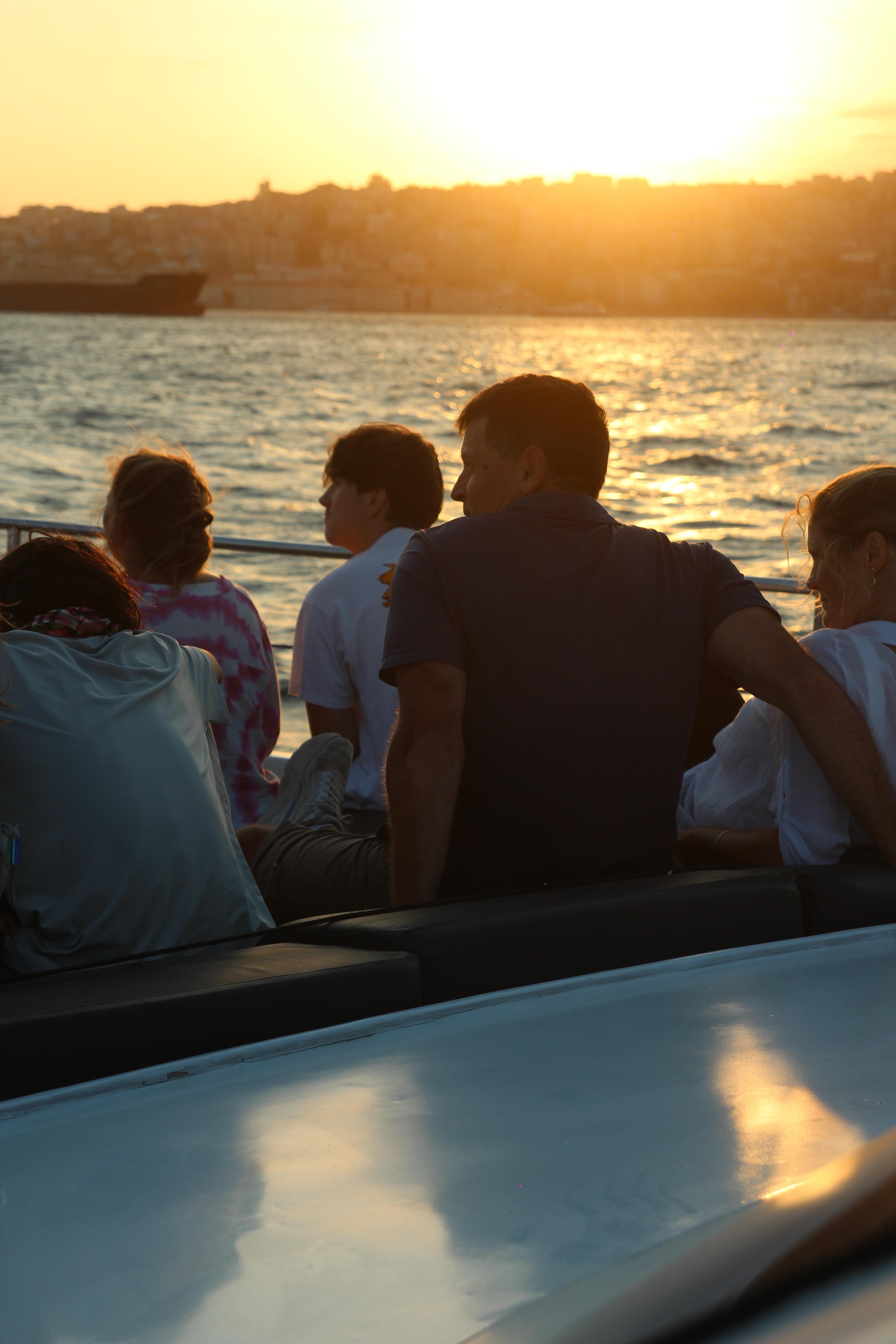 Istanbul: Bosphorus Sunset Cruise with Snacks and Wine 3