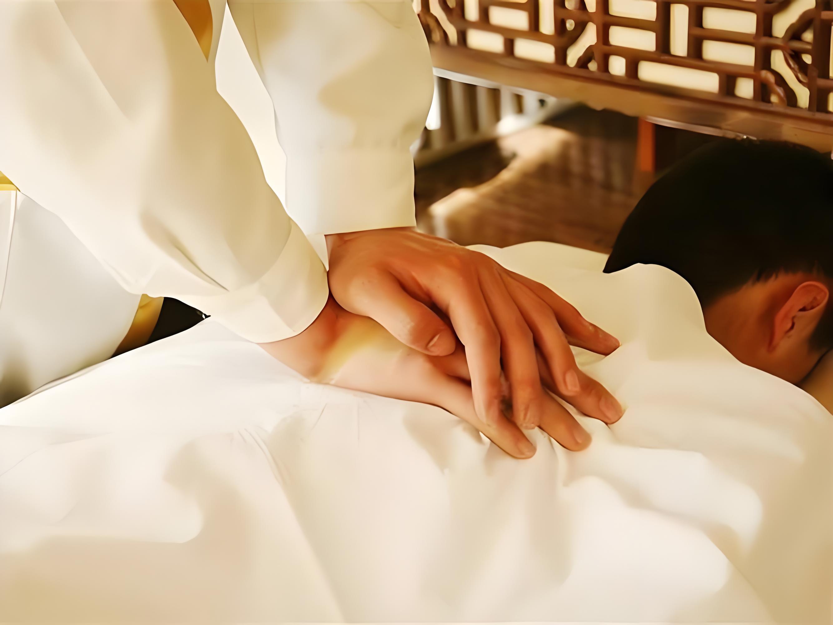 Shanghai: Tai Chi, Pulse Reading, and TCM Wellness Tour 3