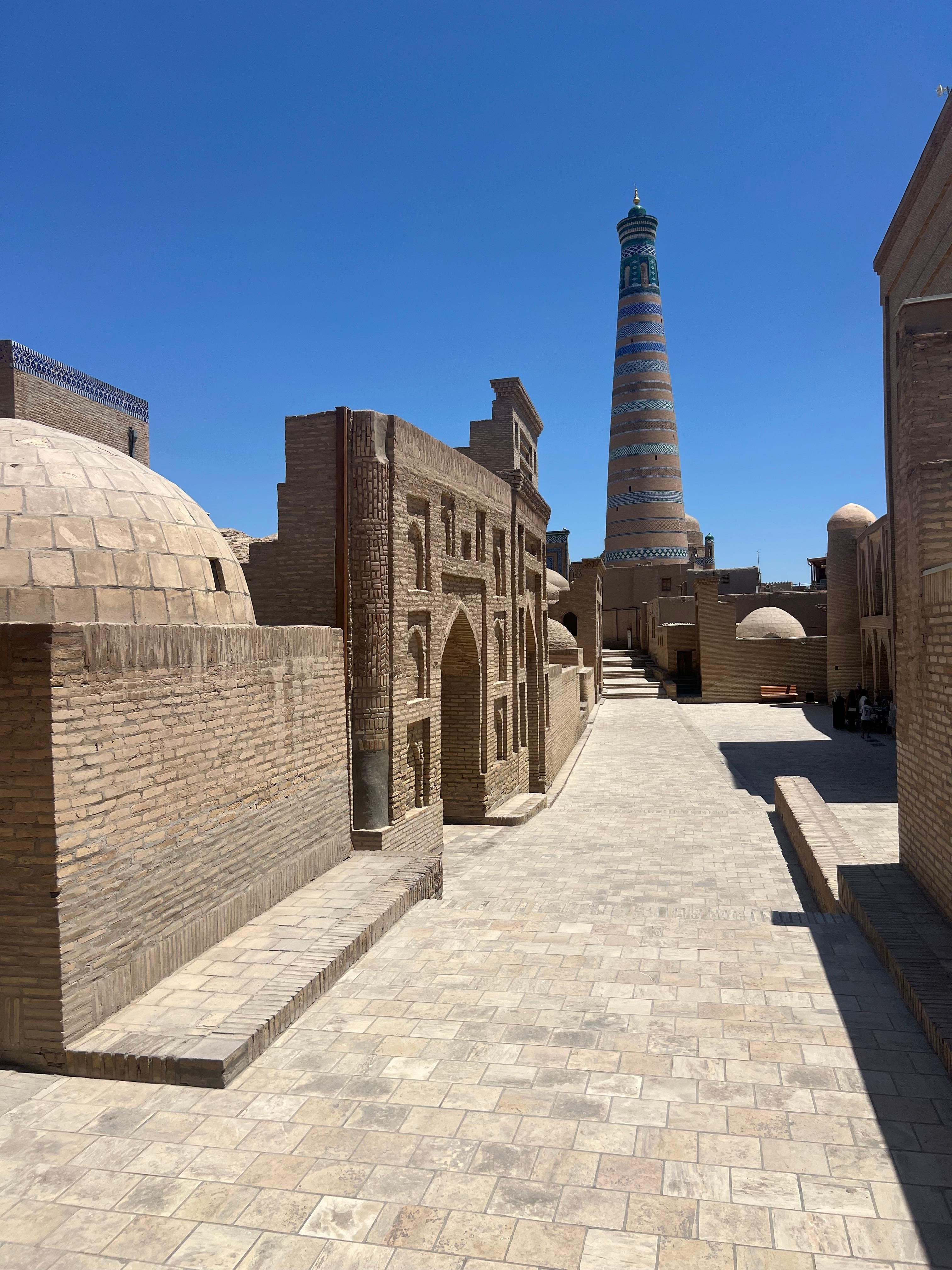 Khiva: Japanese-Language Walking Tour with Local Guide 2