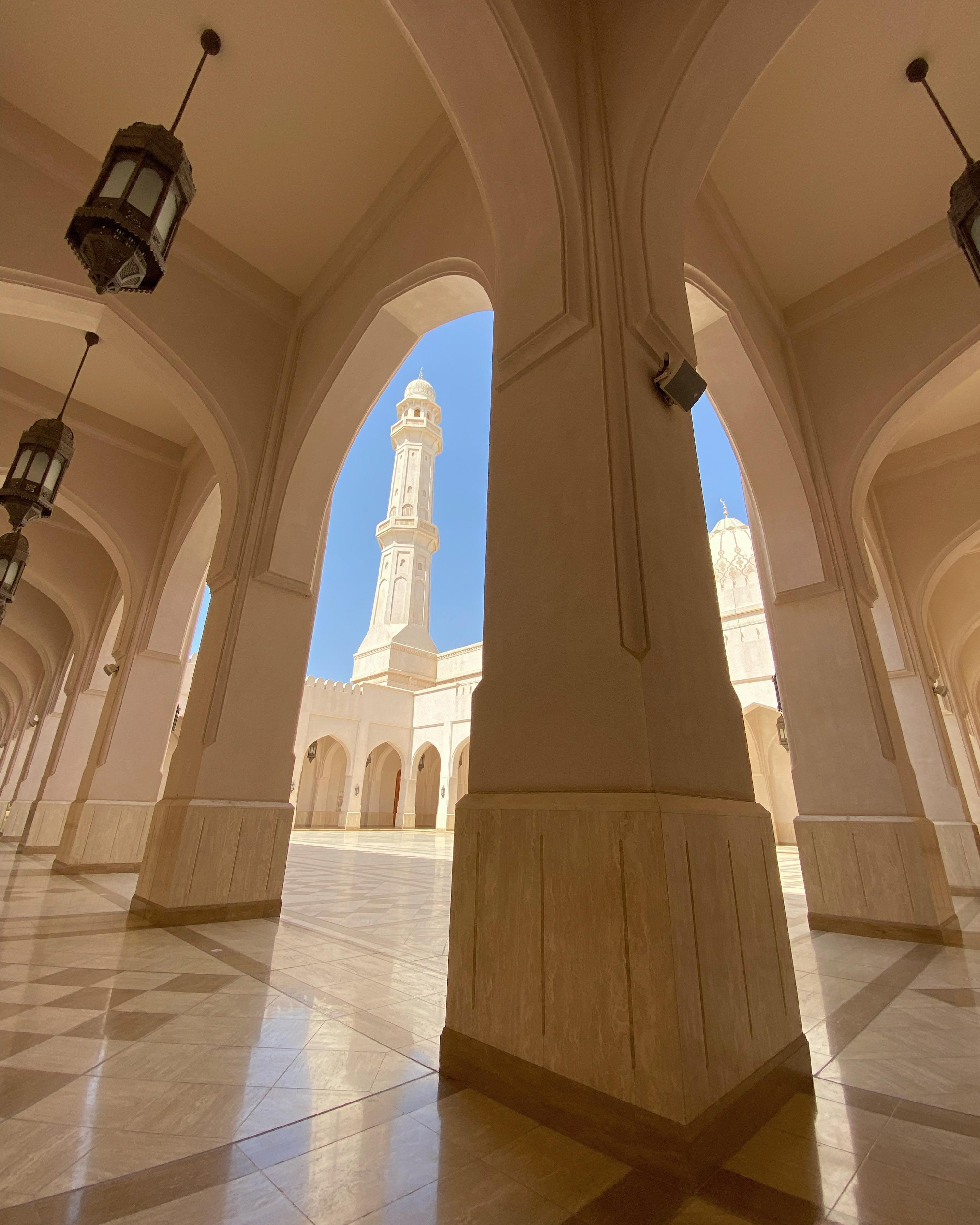 Salalah City Tour: Mosque, Al Gharif Project and Royal Farm