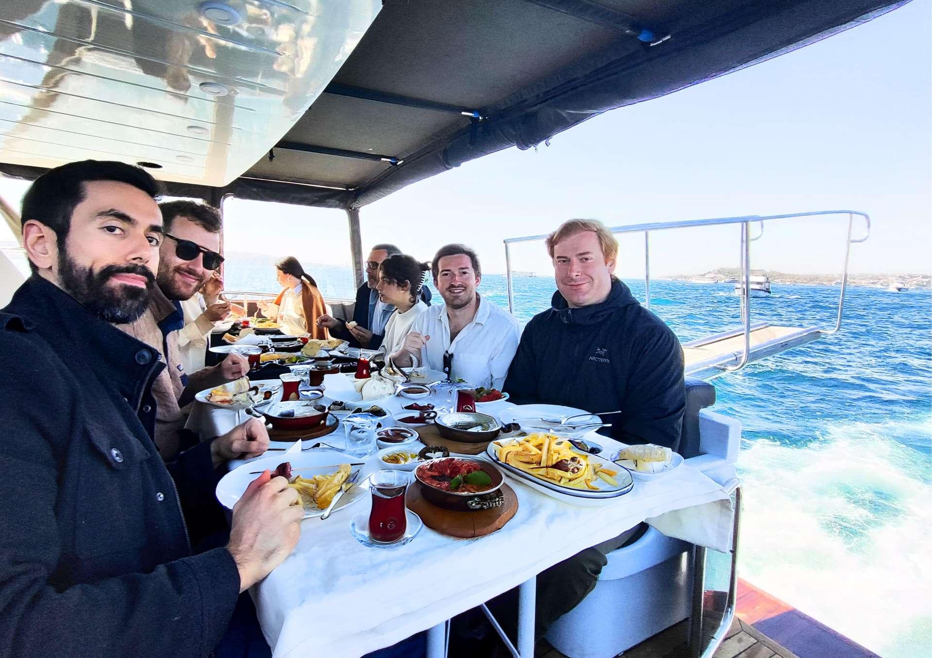 Istanbul: Bosphorus Yacht Cruise with Turkish Breakfast 2