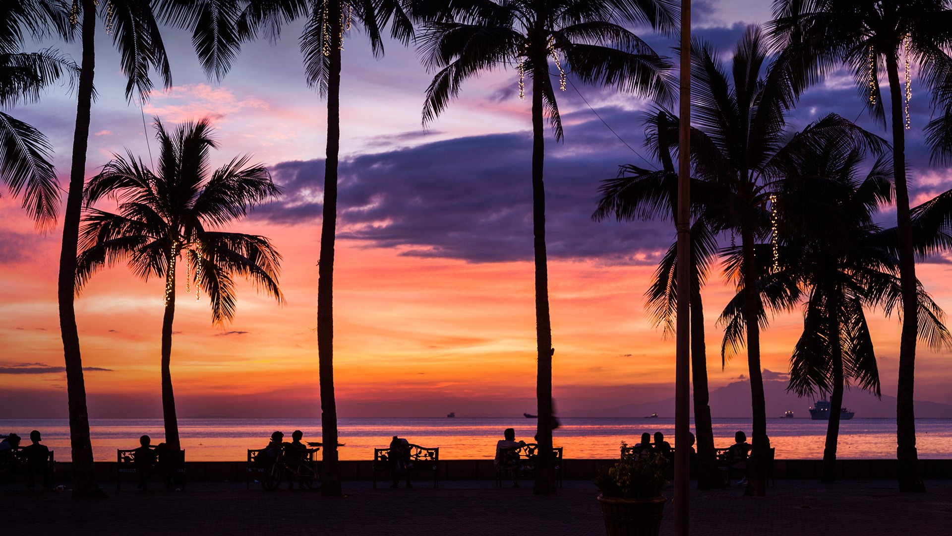 Manila: Manila Bay Sunset Walking Tour & Waterfront History 3