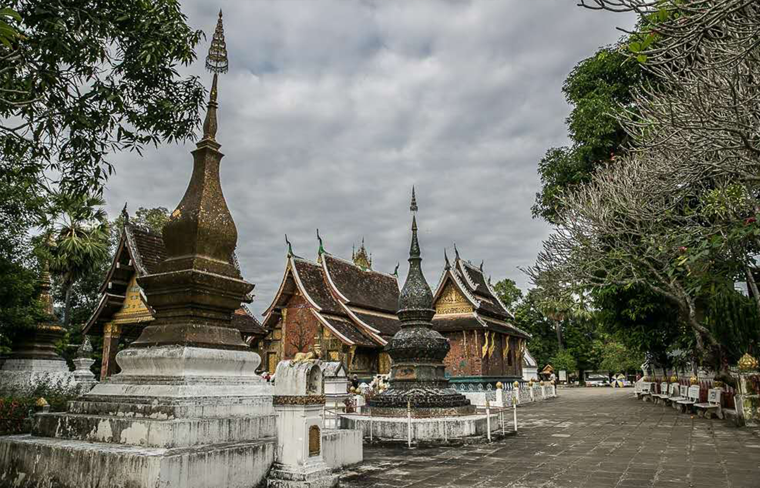 Luang Prabang:1 Hour Heritage Tour,snacks,drinks,pick-up 2