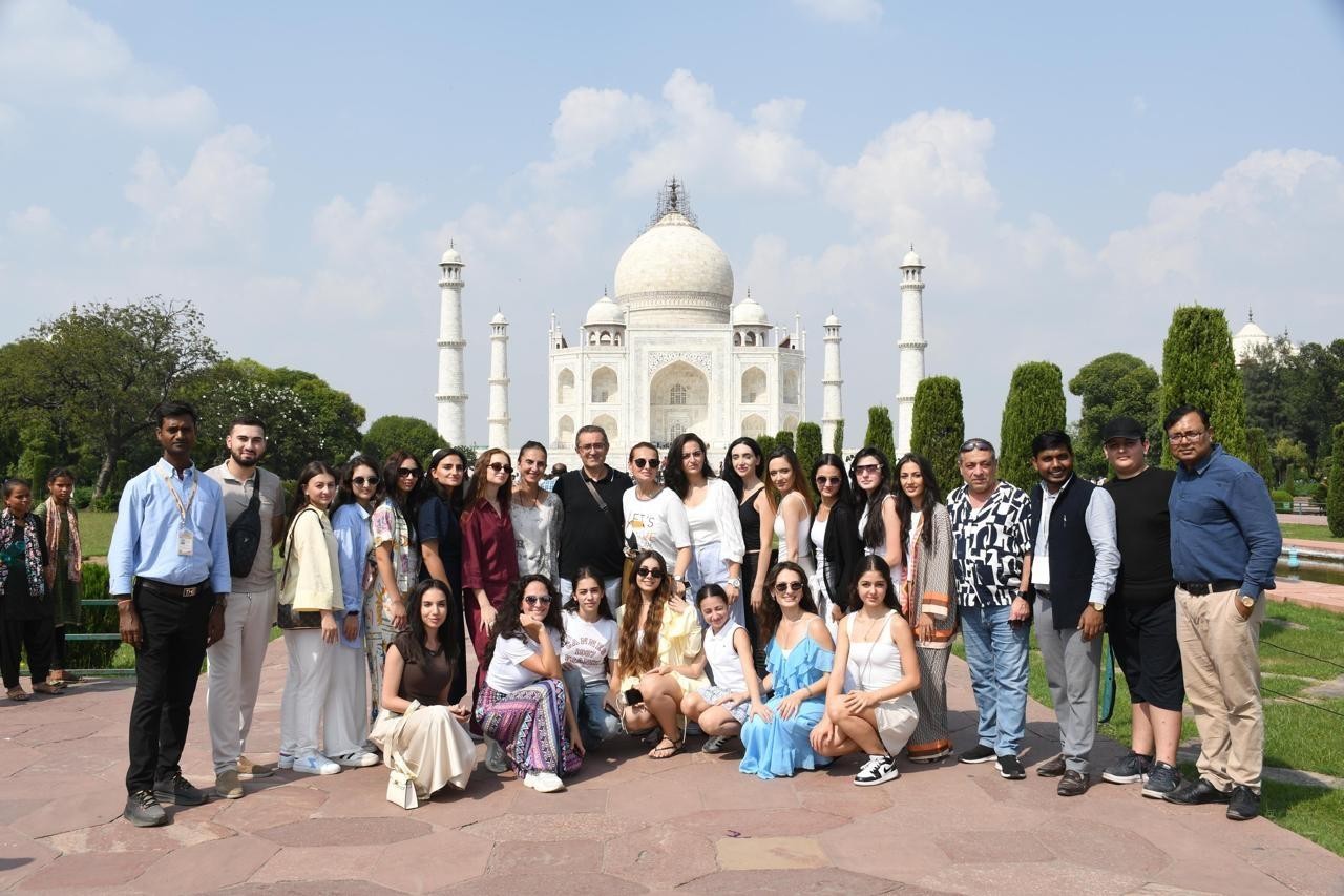 Agra : Taj Mahal Fast-Track Entry Tour with Expert Guide 3