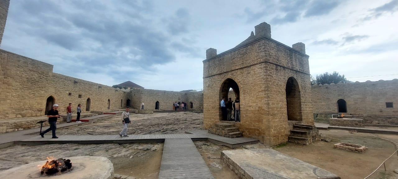 Baku: Gobustan & Fire Temple Tour with Manti Cooking Class