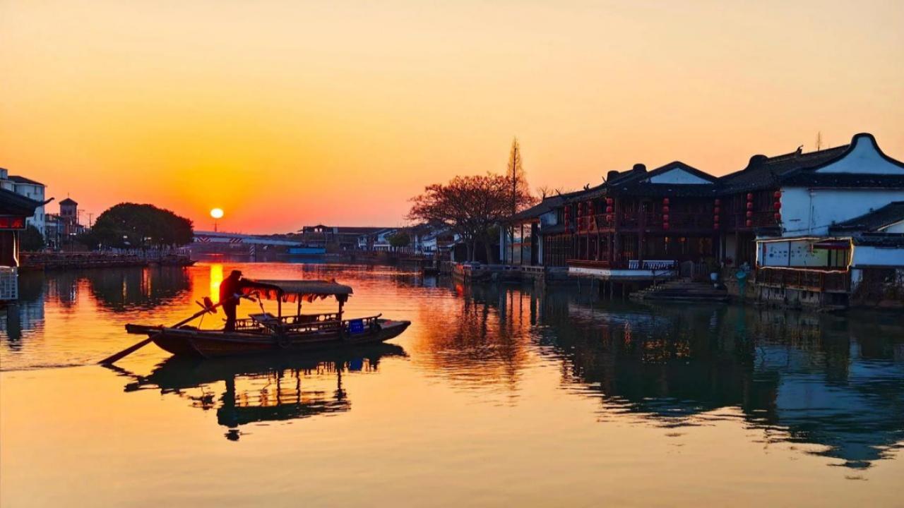 Shanghai: Zhujiajiao Water Town Tour with Afternoon Tea 3