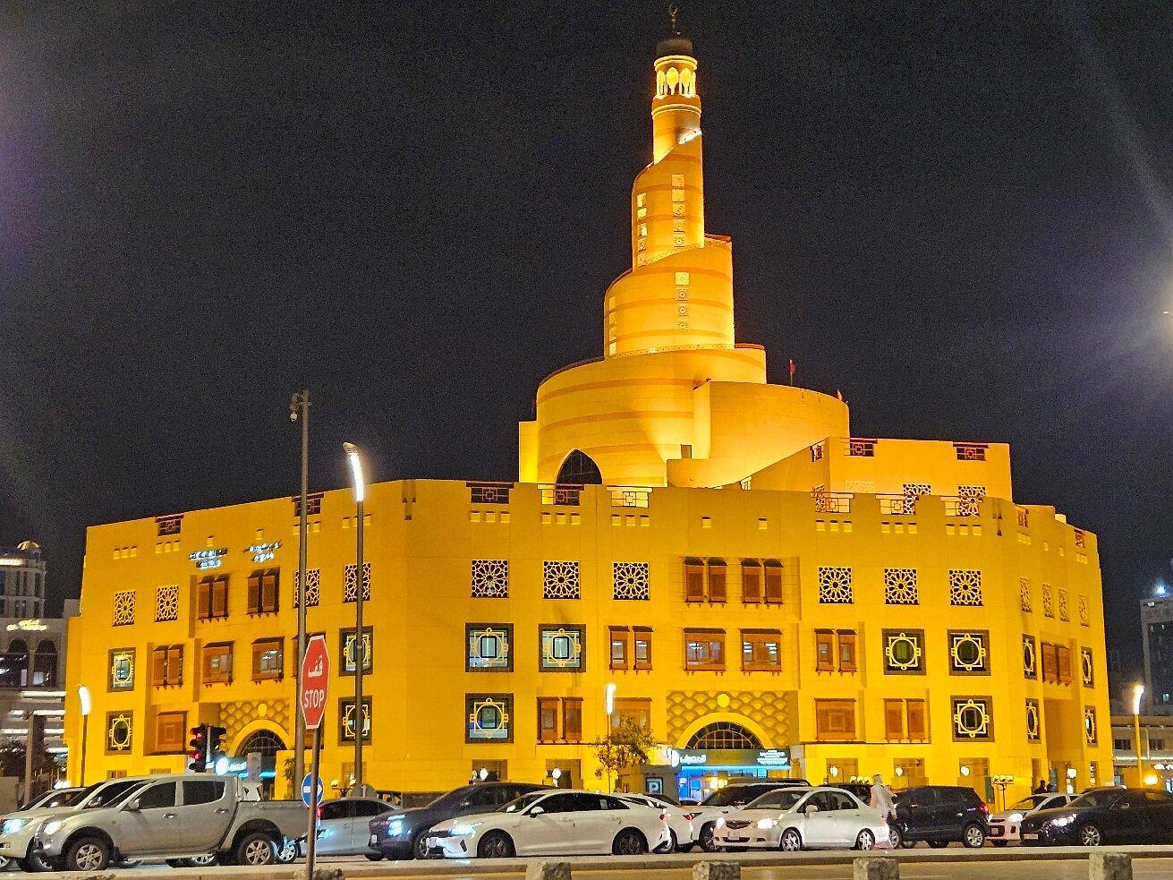 Doha: Private City Tour with Souq Waqif & Katara Village