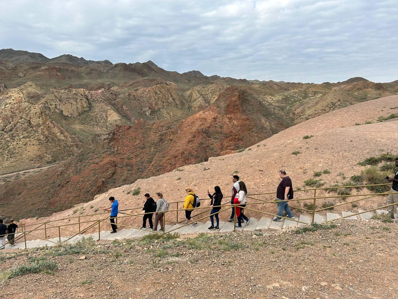 From Almaty: Charyn Canyon Full-Day Trip with Boxed Lunch 2