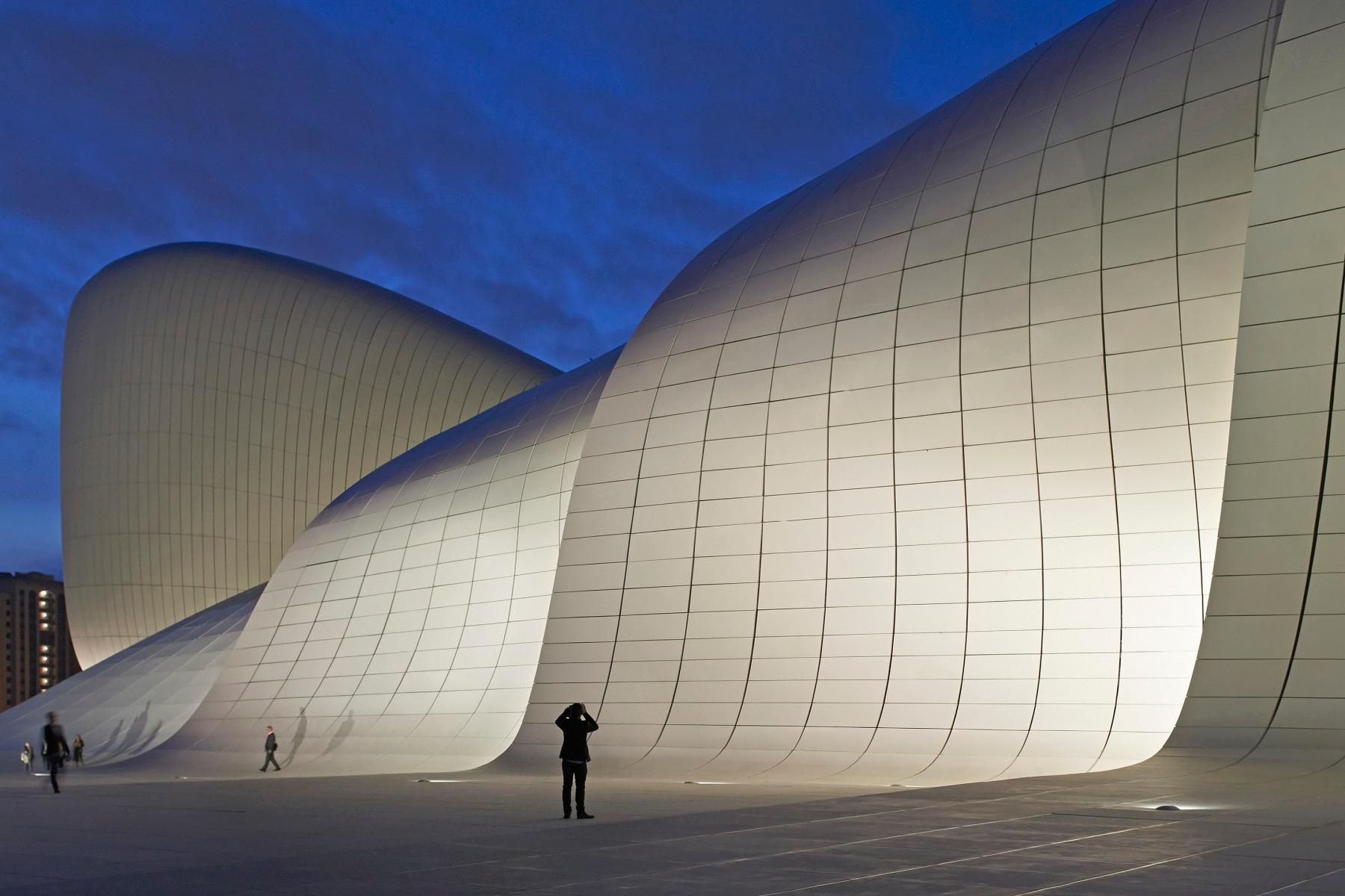 Baku: Night Tour of Illuminated Landmarks with Hotel Pickup 2