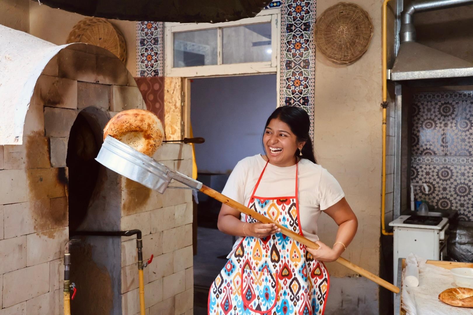 Tashkent: Uzbek Bread-Baking Class & Chorsu Bazaar Tour