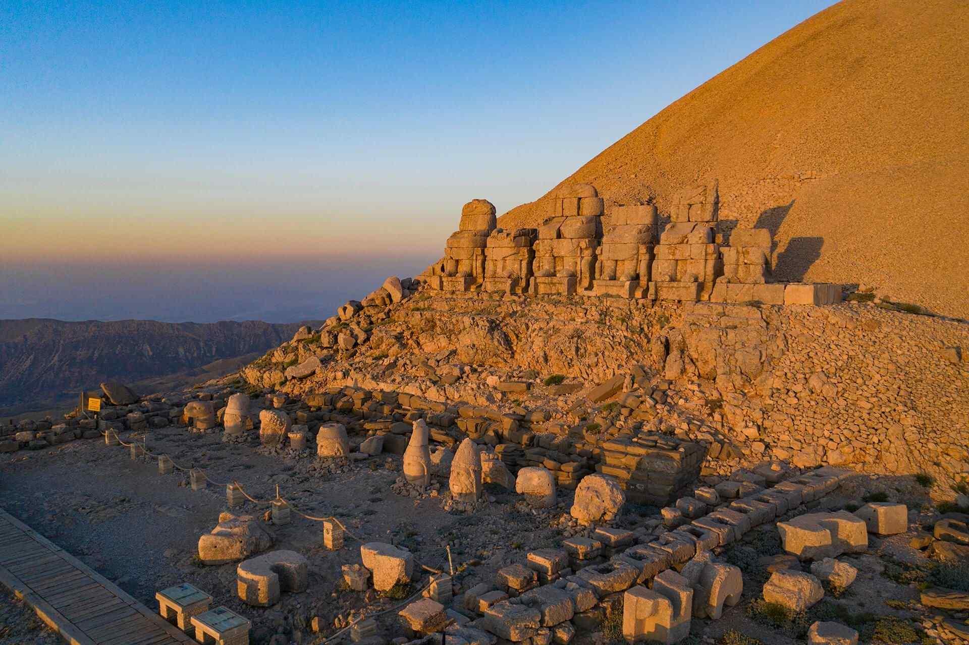 From Istanbul: Göbekli Tepe & Mount Nemrut 2 Day Tour 2