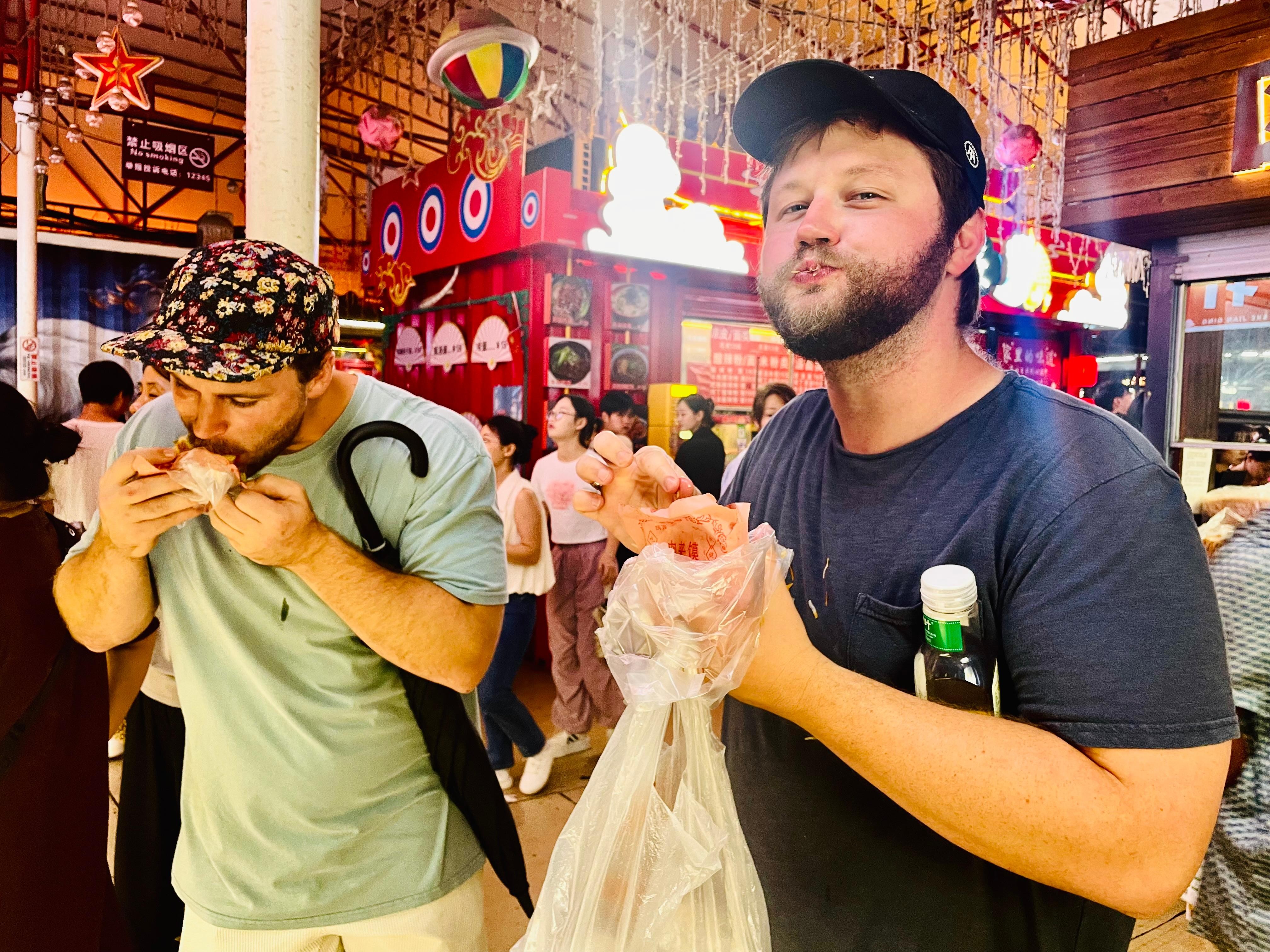 Night Market Haggling Adventure with an English Guide! 3