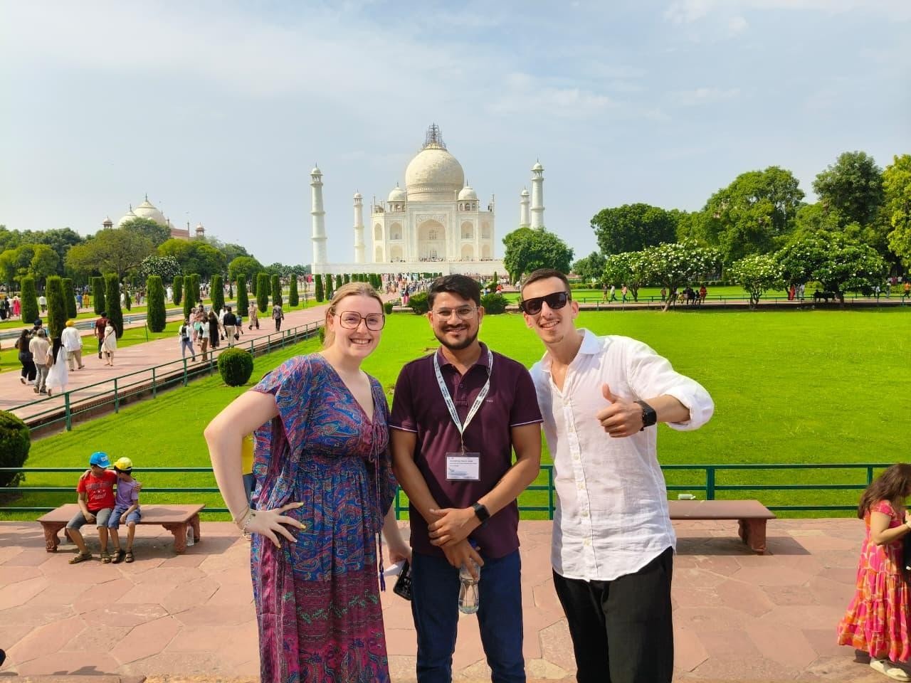 Overnight Agra/Taj Mahal Tour with Fatehpur Sikri and Hotel