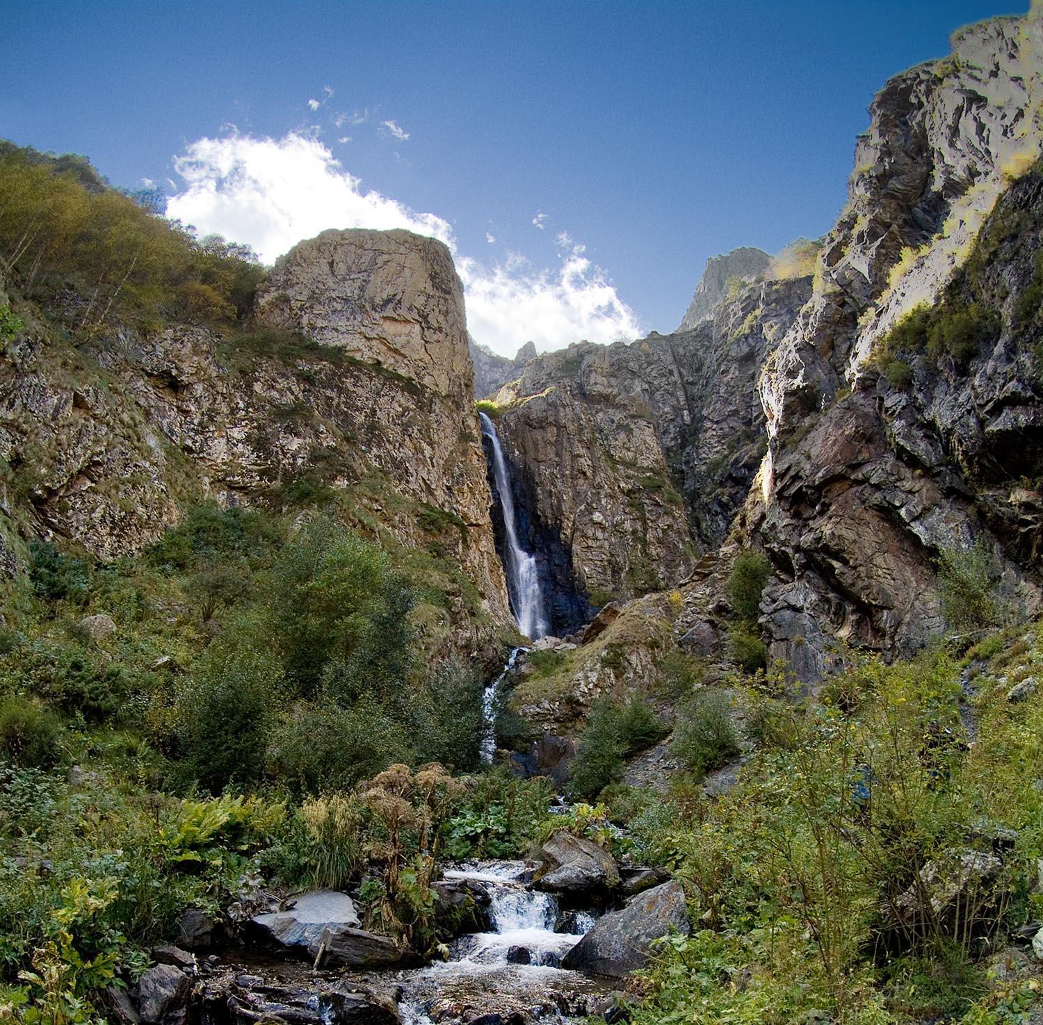 From Stepantsminda: Kazbegi Gergeti with Gveleti Waterfall