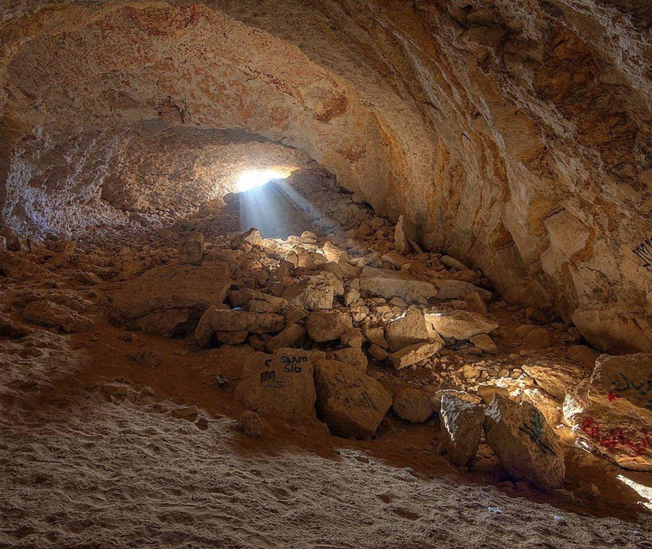 Doha: Guided Al Misfir Cave Tour