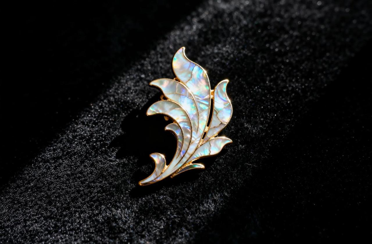 Shanghai: Iridescent Mother-of-Pearl Brooch Experience 3