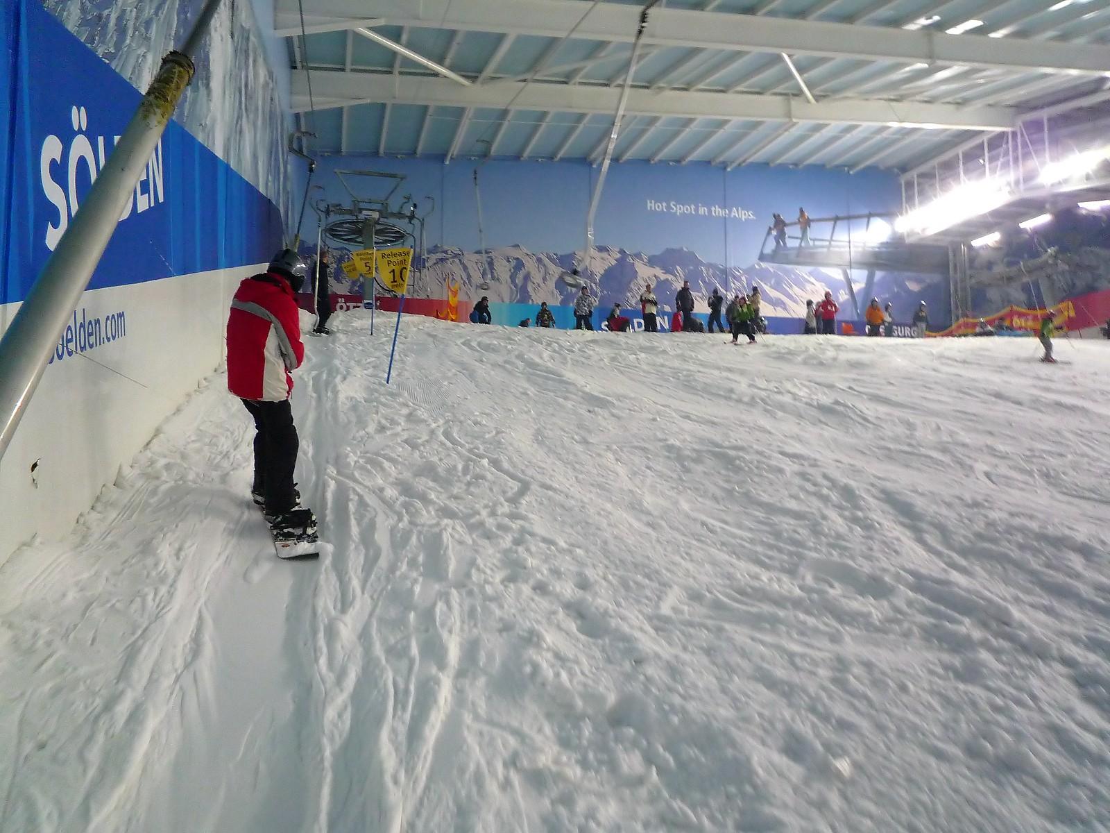 Shanghai: Private Family Indoor Skiing Day Trip at L+SNOW 3