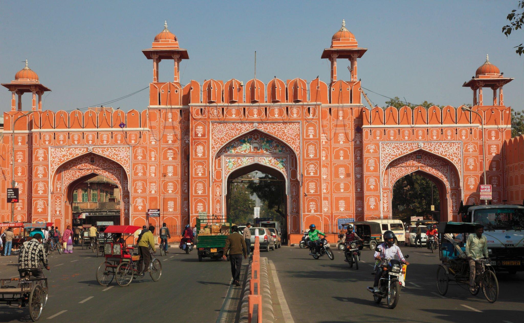 From Delhi : Jaipur Day Tour By Superfast Train