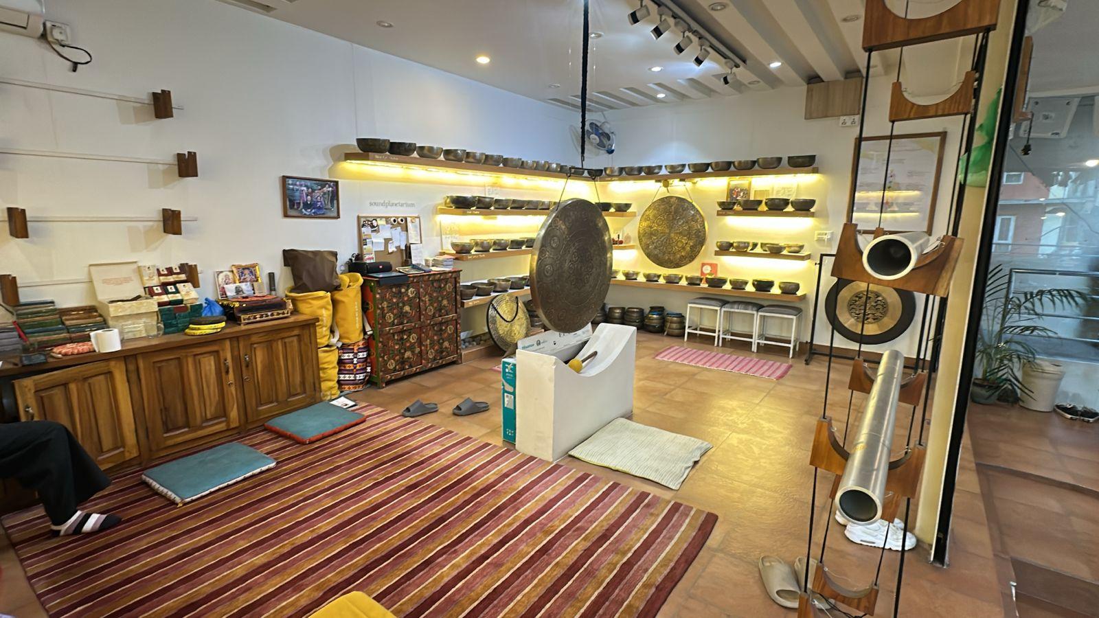 Kathmandu: Bodhanath Tour, Sound Healing & Art Gallery Visit