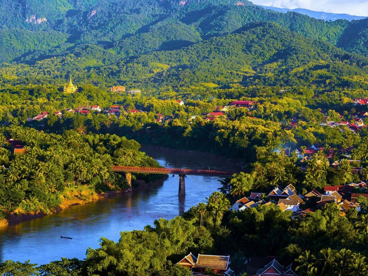 Luang Prabang: Private City Full Day Tour & Night Market