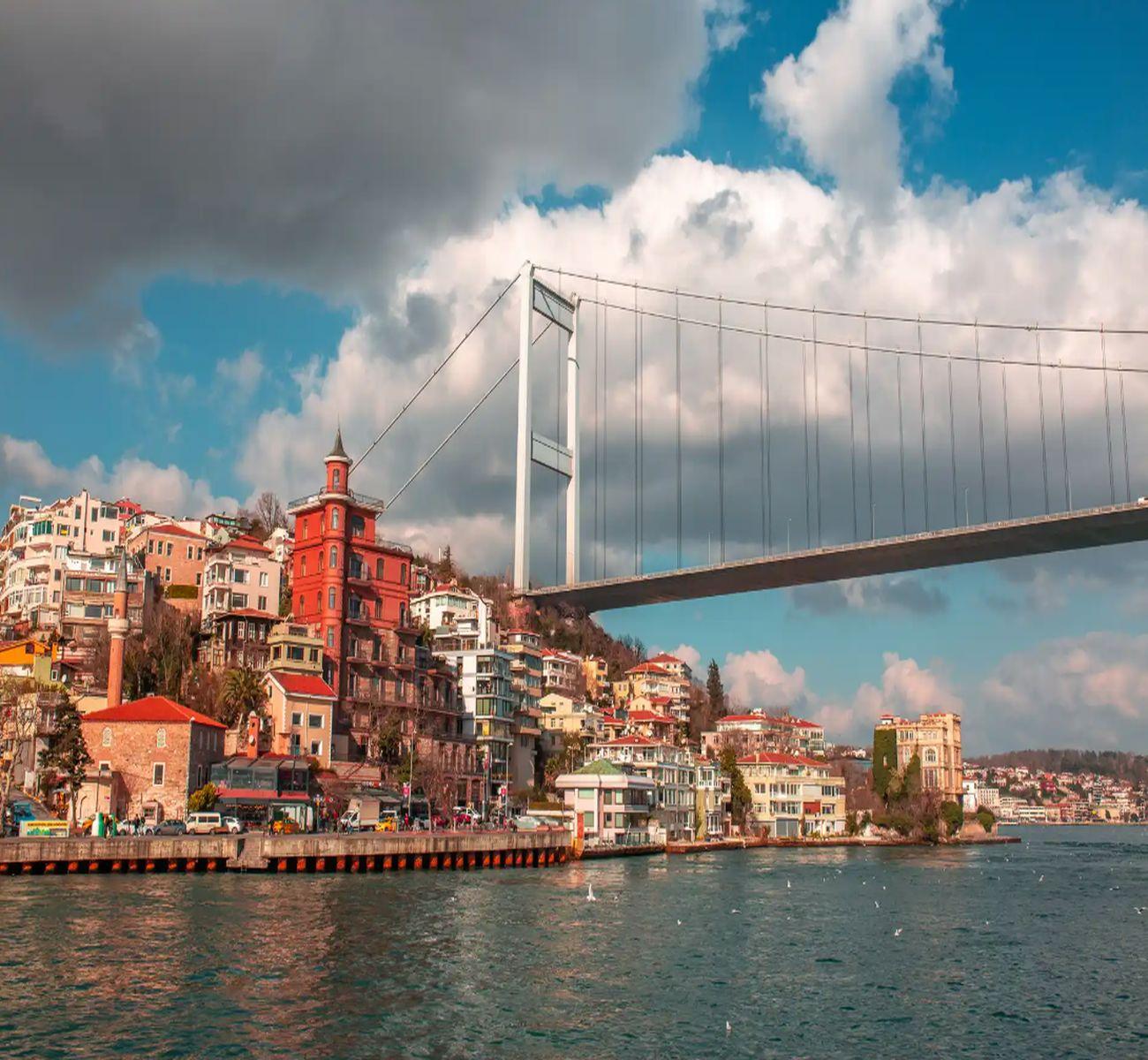 Istanbul: Bosphorus Cruise Morning or Sunset Boat Tour 3