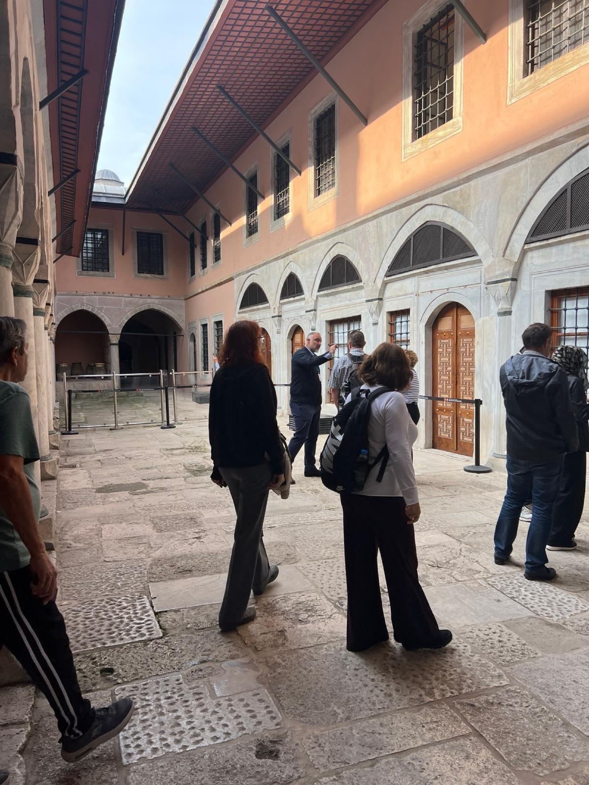 Topkapi Palace and Harem Guided Tour - Skip-the-Ticket-Line 3