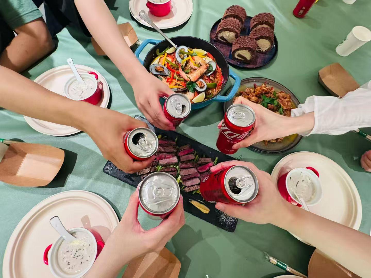 Shanghai: Home Dinner, Tea & Snack Tasting with Locals