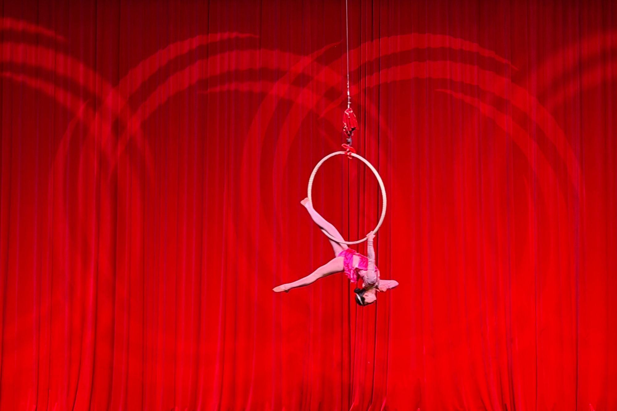 Beijing: Acrobatic Show Tickets Traditional & Modern Fusion 2