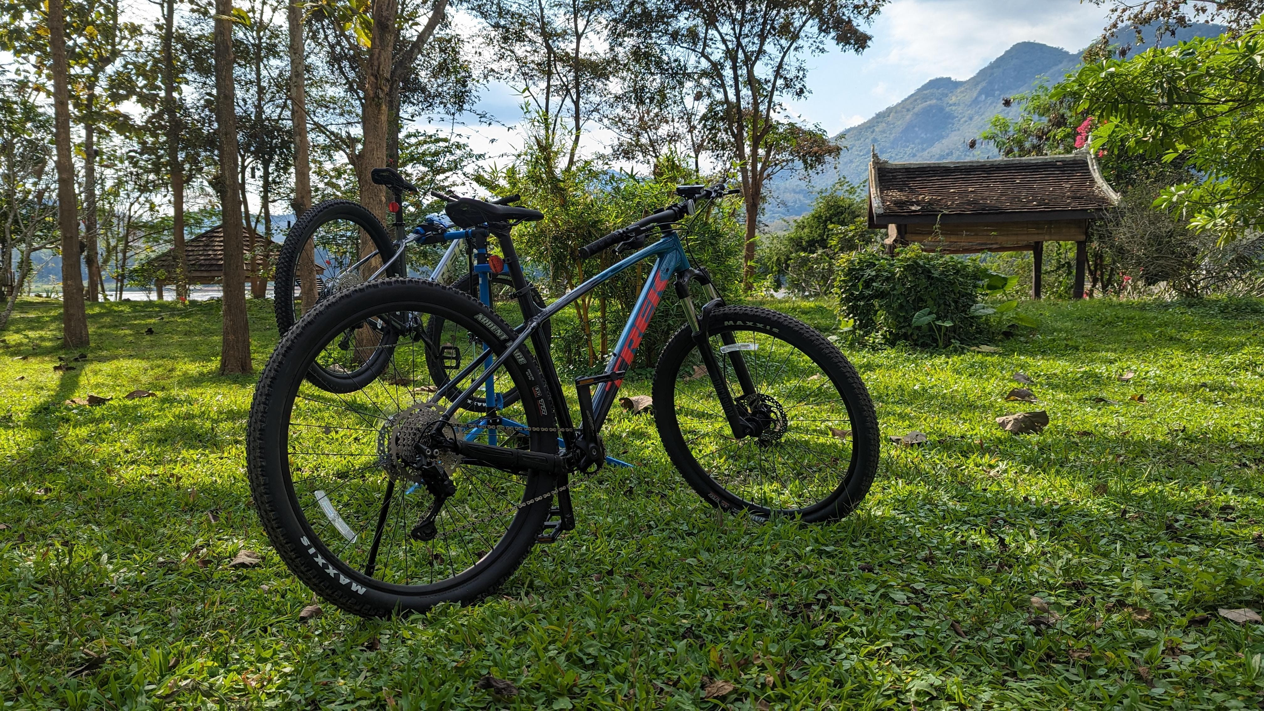 From Luang Prabang: Guided Mountain Bike Tour with Lunch